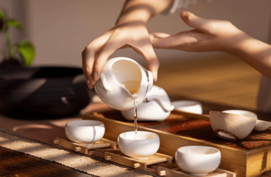 茶的美 美在忘我_茶叶_动作_美感