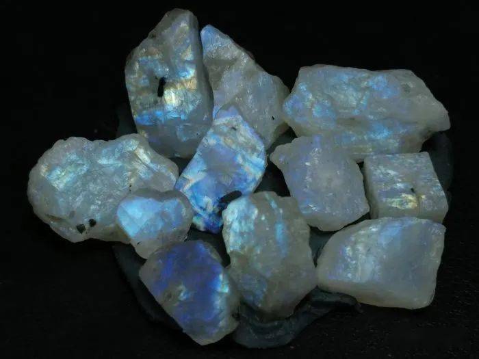 盘点彩色宝石们的原石之态_小南_平台_版权