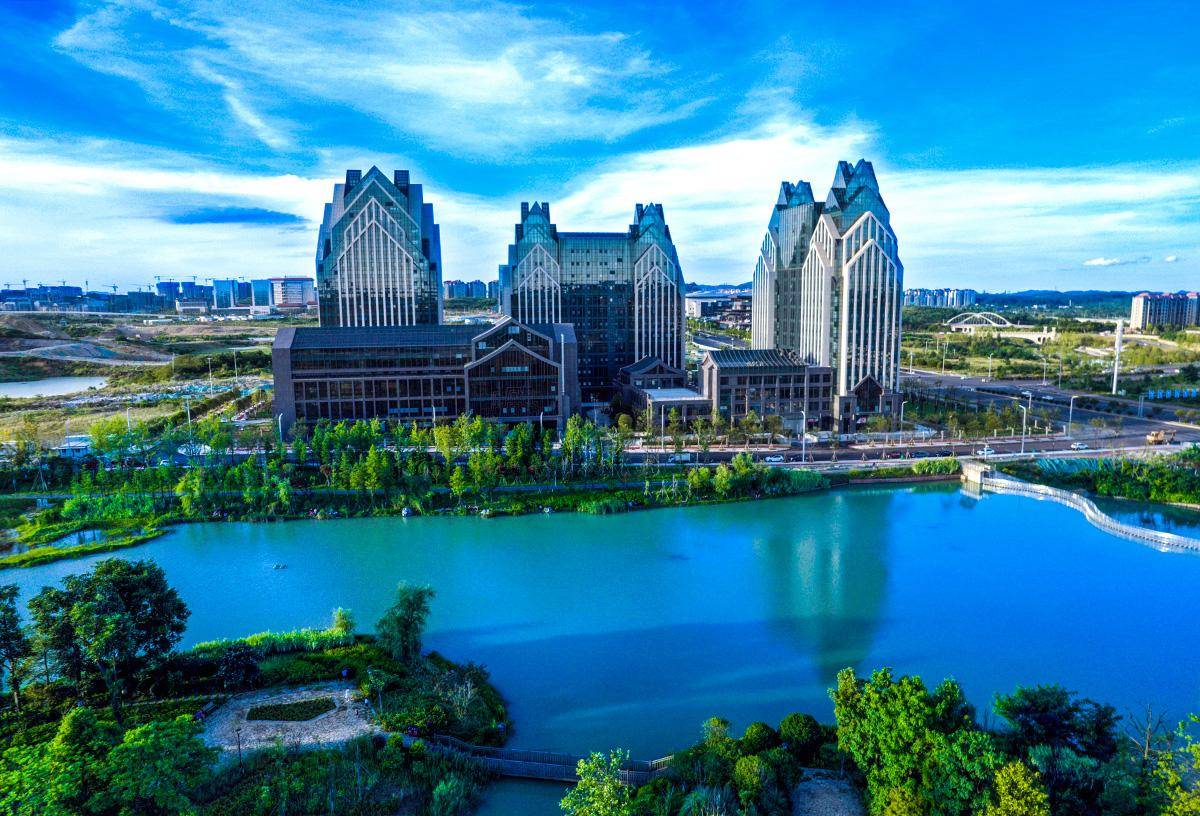 贵州省发改委有关负责人解读《省人民政府关于进一步加快推动贵安新区