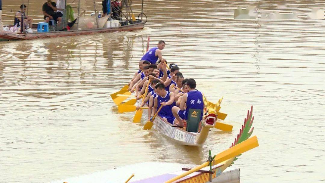 饶平县黄冈镇河南社区龙舟队队长 余世友:比赛不在于名次,重在于参与.