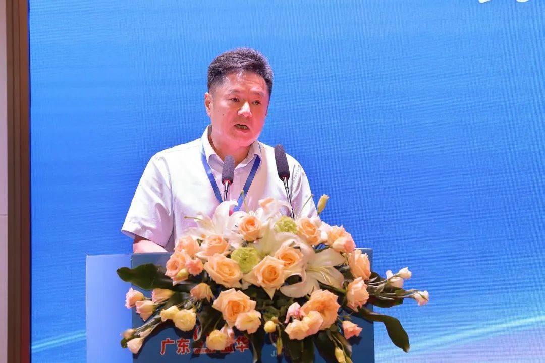 市委书记钟旭辉致辞