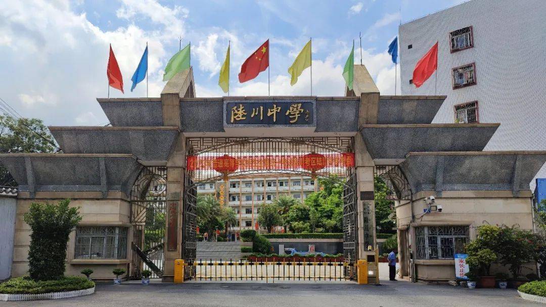 陆川中学咨询现场随后,东北大学,兰州大学,广西大学,桂林电子科技大学