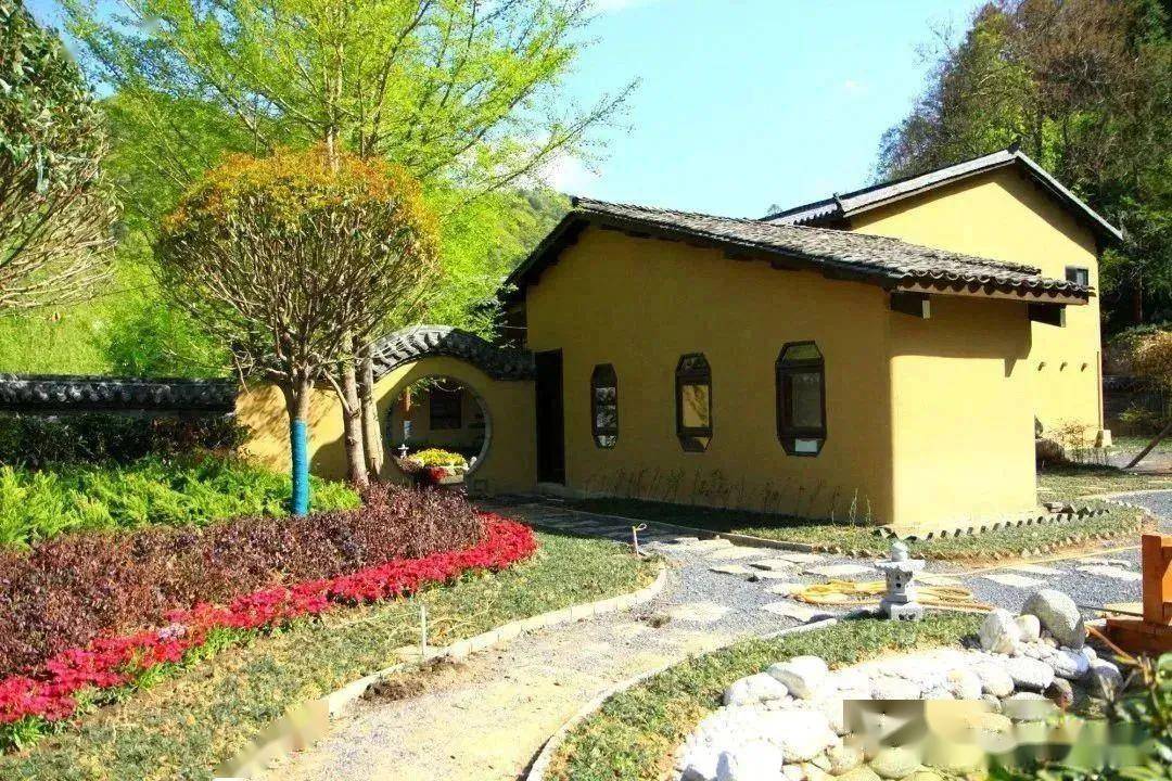 地理位置:佛坪县长角坝镇沙窝村复兴寺旁千尘居民宿携程度假农庄,以"
