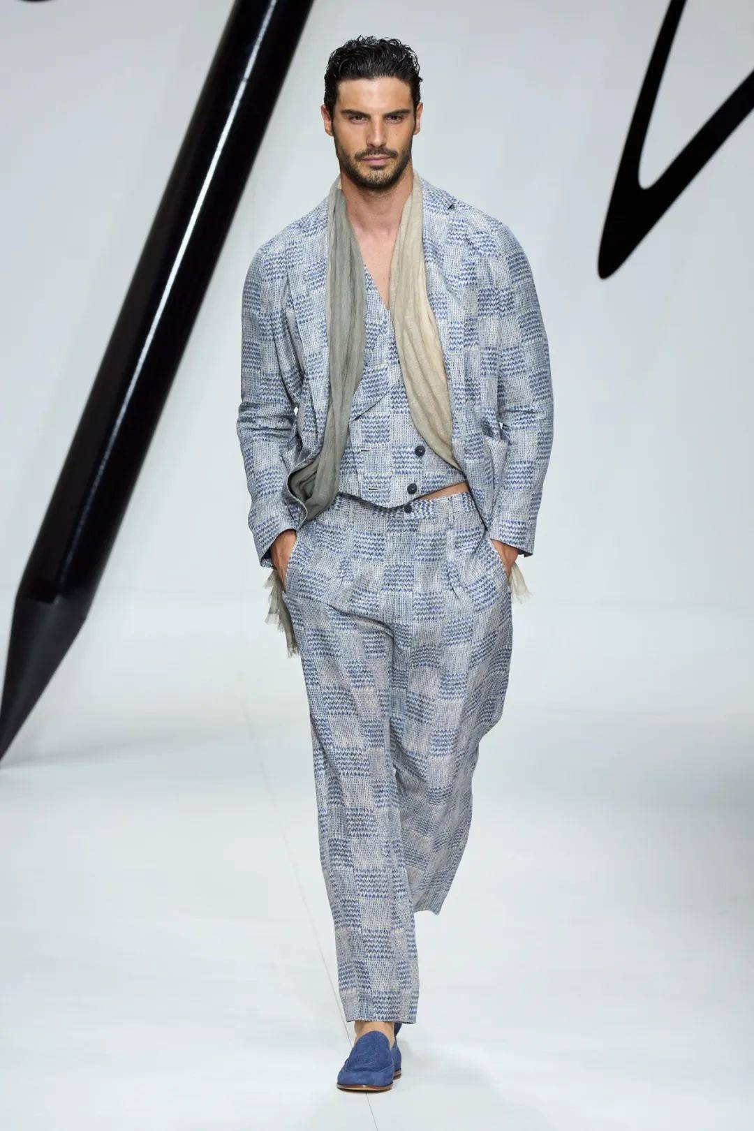 米兰时装周|giorgio armani 2024春夏,编织故事_对比_色彩_衣服