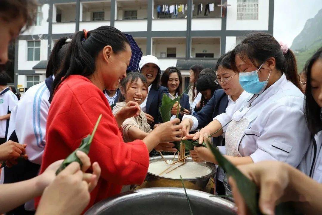 此次活动由大关县新时代文明实践中心,大关县教育关爱服务队,大关县"