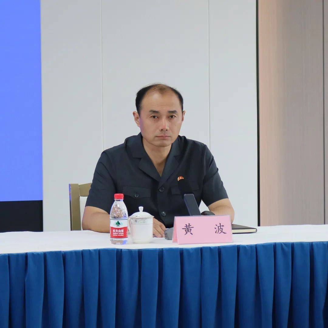 黄波同志作表态发言,感谢组织的信任和认可,表示将秉承初心,筑牢坚不