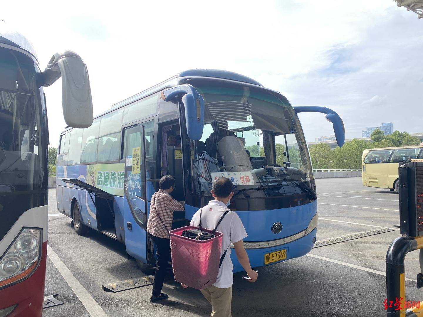 成都东站汽车客运站迎客流高峰,预计端午假期发送旅客超7万人_服务