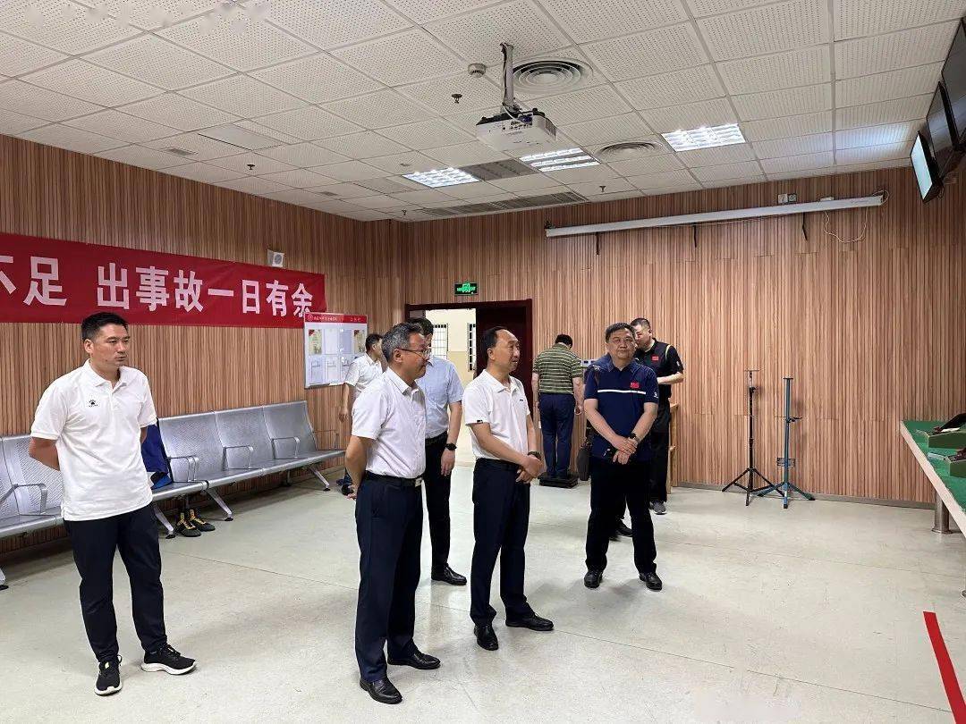 发展情况的全面介绍,实地参观了体校田径场,射击馆,击剑馆等训练场地