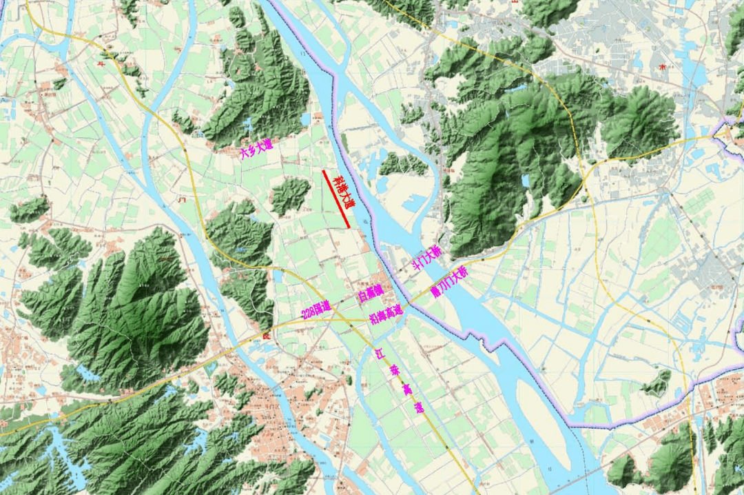 黄茅海跨海通道高栏港大桥为主跨700米,全长1416米的斜拉桥,主梁为