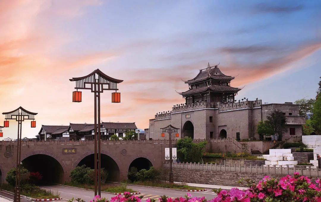 今天穿汉服免费入园:2023年端午期间多地景点开展穿汉服免费入园活动