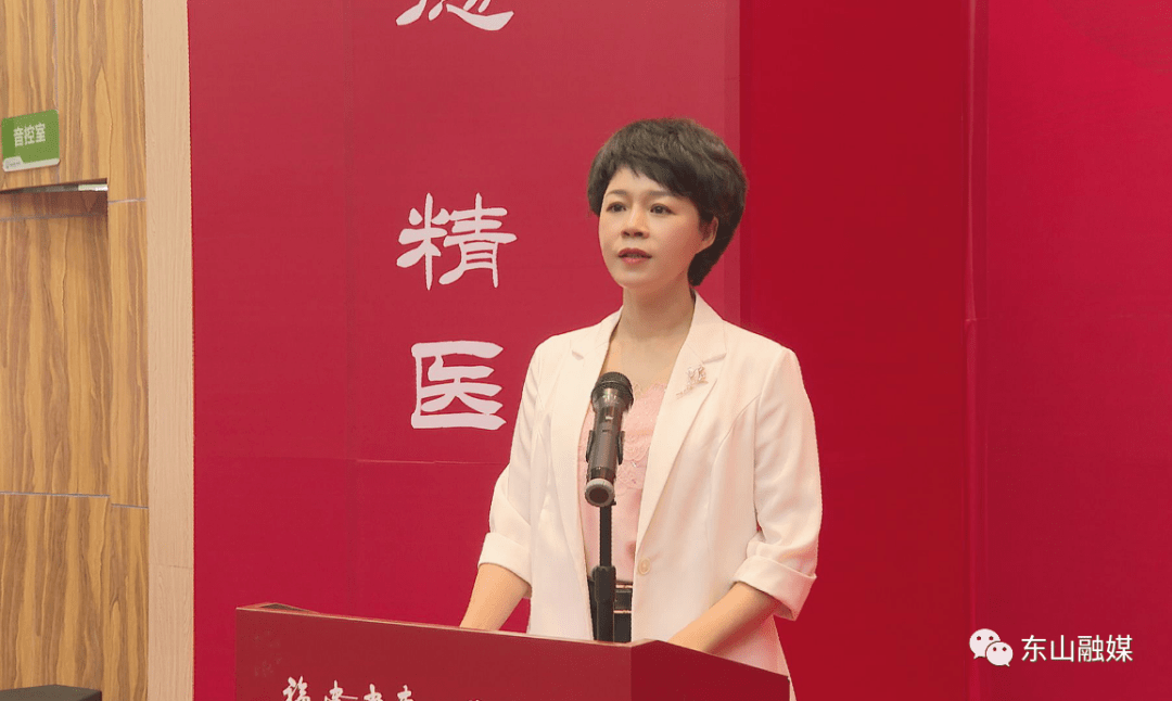 县委常委,宣传部部长王朝玲及省妇幼保健院,省儿童医院,省妇产医院,县