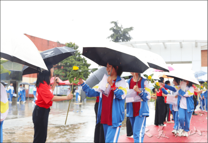 独山3209名中考考生奔赴考场_独山县_学子_考试