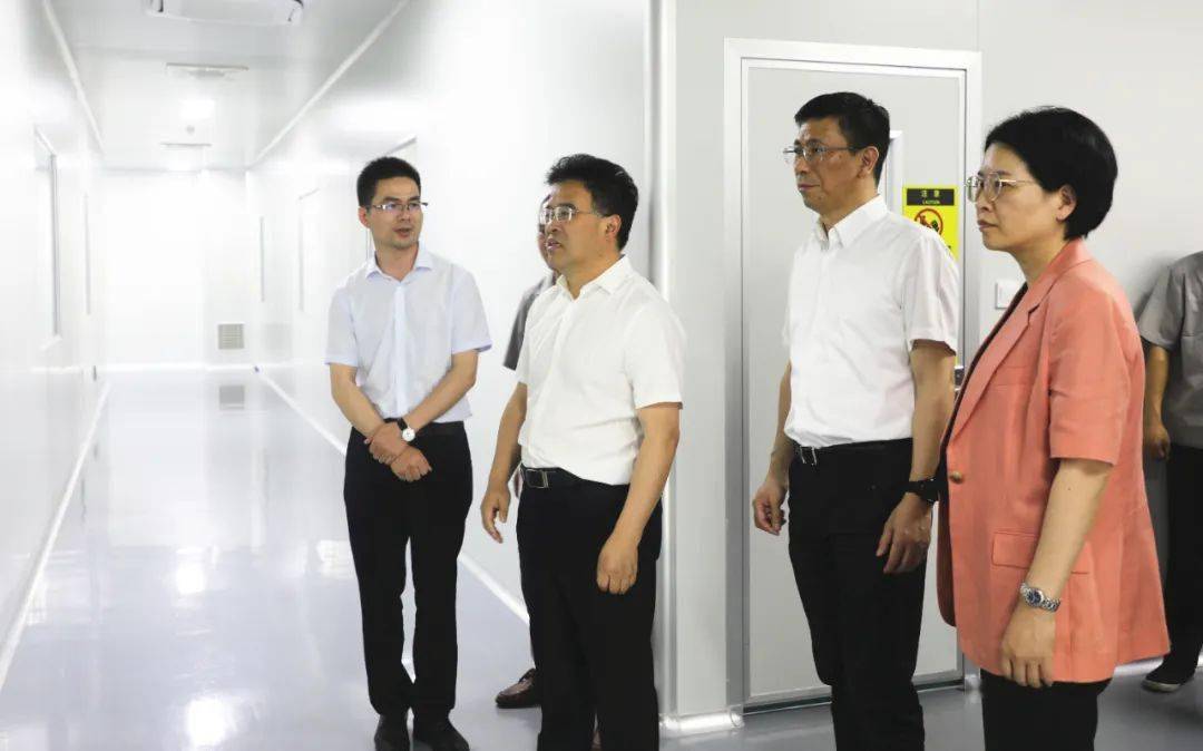 海曙区委副书记,区长叶枝利,市商务局党组成员,副局长韩隽,海曙区委