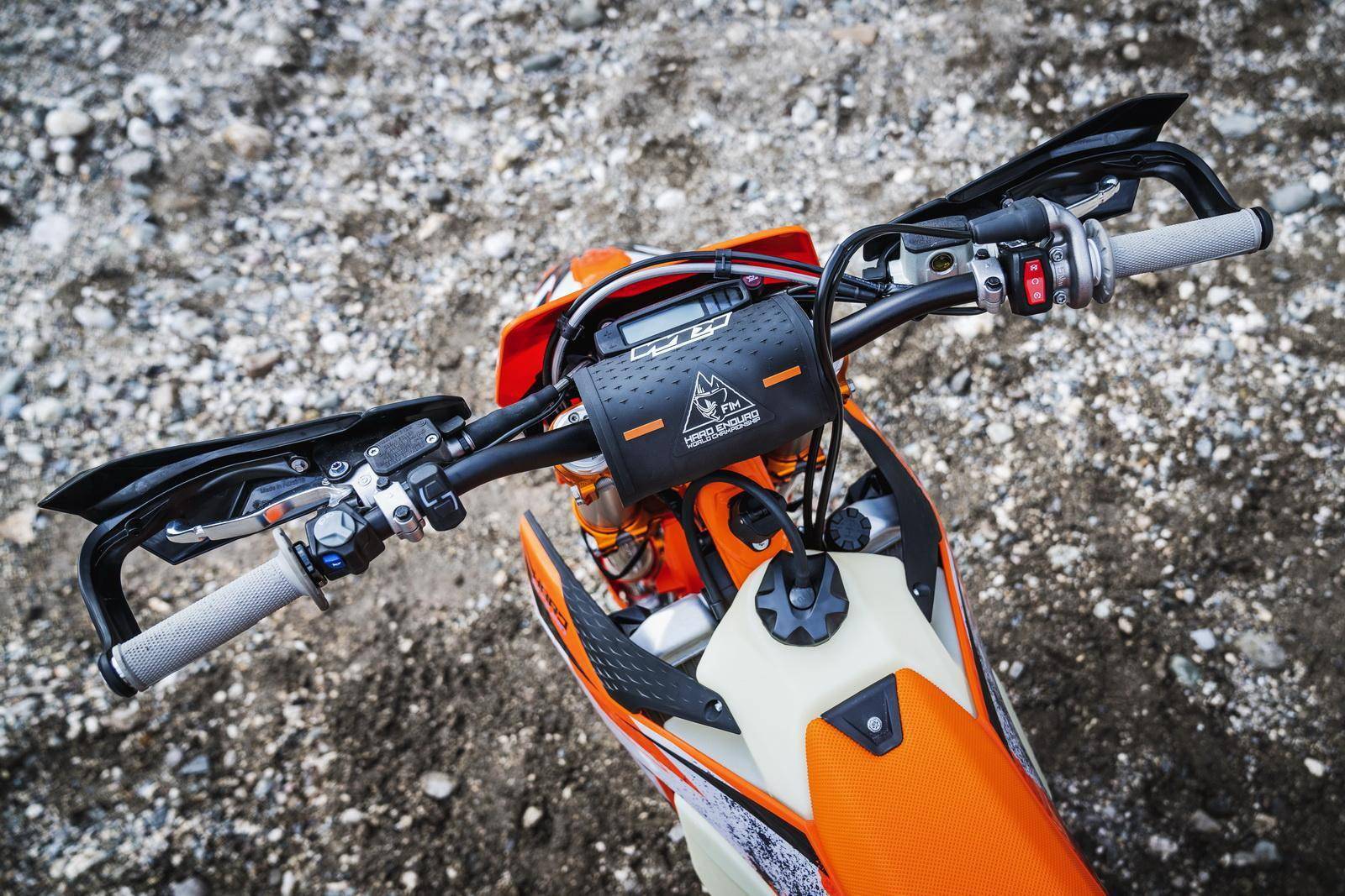 ktm 发布 hardenduro 标识的 300 exc 越野赛车_搜狐汽车_搜狐网