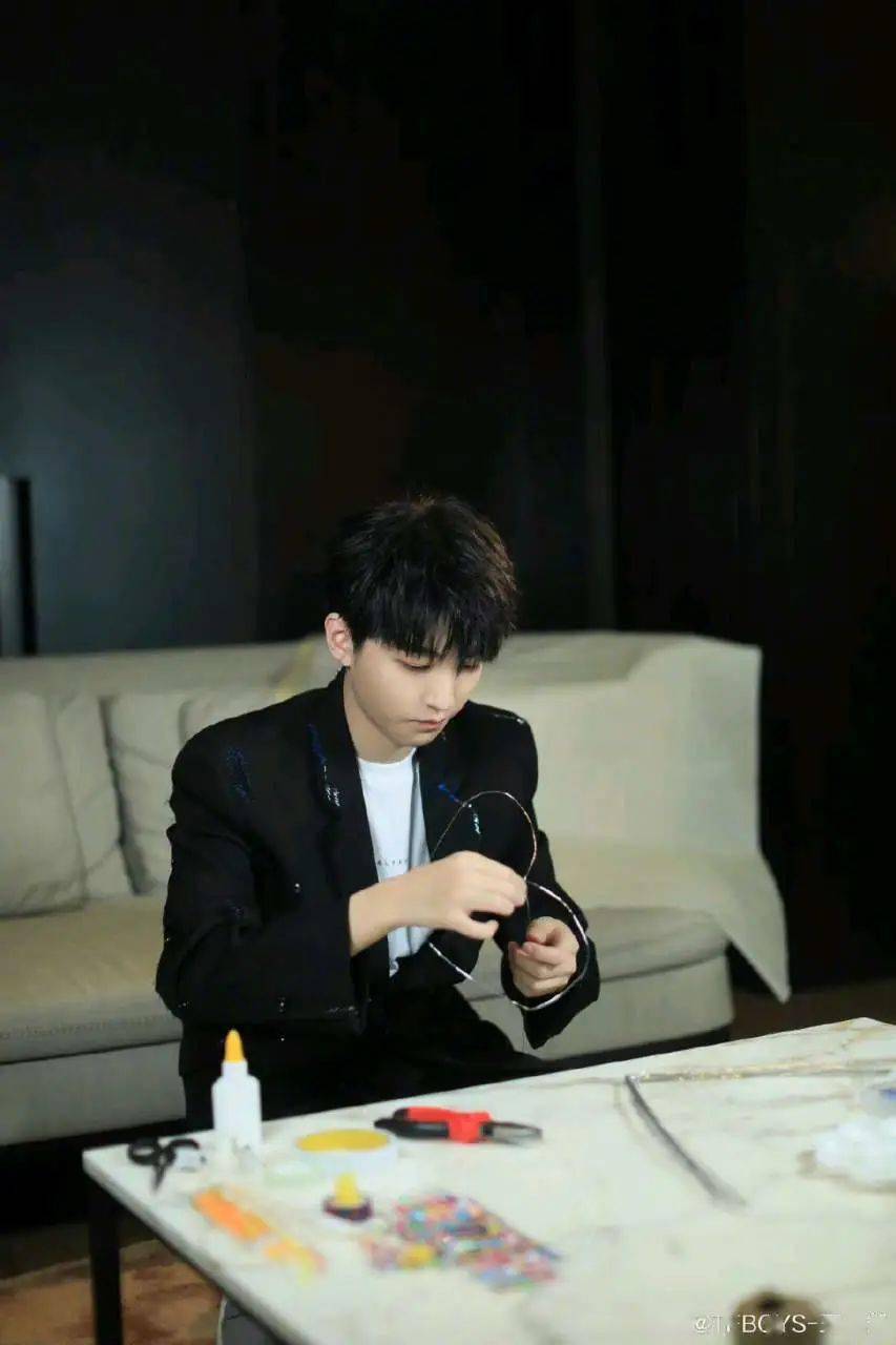 蔡徐坤有3个私生子?王俊凯是下一个塌房顶流?景甜女菩萨人设?