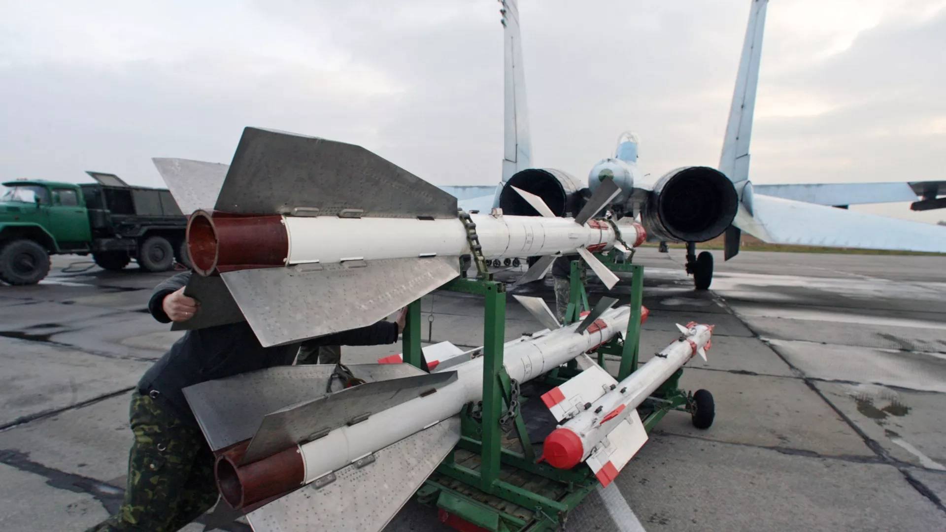 “俄罗斯”俄空天军对乌军燃料基础设施发起打击，所有预定目标均被击毁