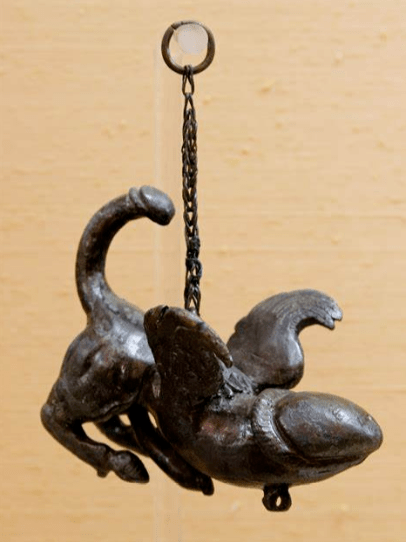 这个神祇在拉丁语中叫做"法瑟勒斯"(fascinus),他实际上是男性生殖器