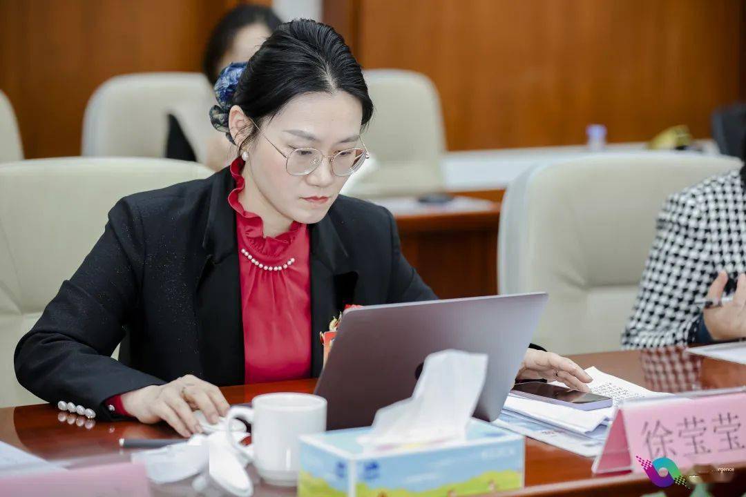 劳模风采 | 徐莹莹:甘于奉献 勇于创新 是垂范者也是引领者_教育_深圳