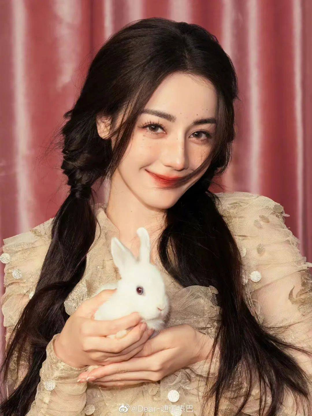 迪丽热巴就是龙须刘海的爱好者.