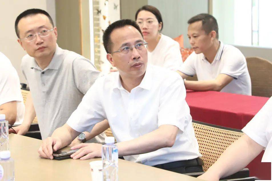 区委副书记唐晓腾到金汇镇走访调研_乡村_工作_发展