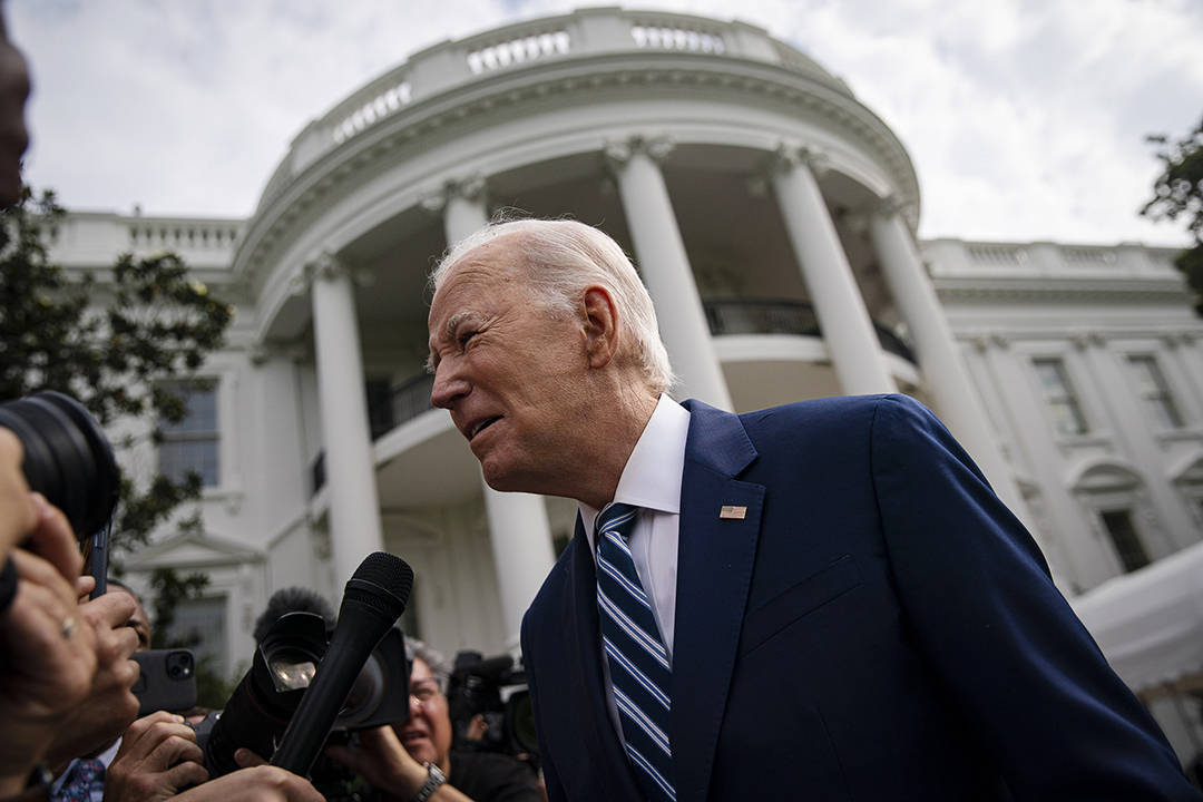 多图|拜登用呼吸机治疗睡眠呼吸暂停:出席活动脸上印痕清晰_白宫