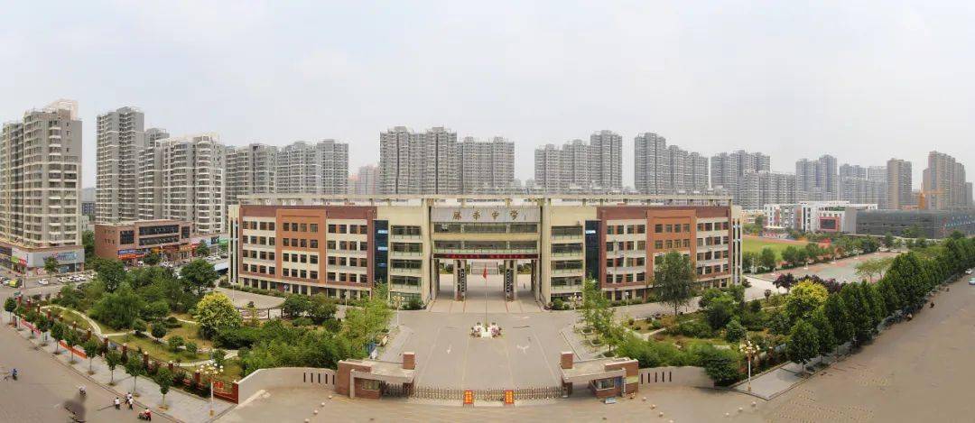 滕南中学招聘优秀教师_滕州市_条件_校园