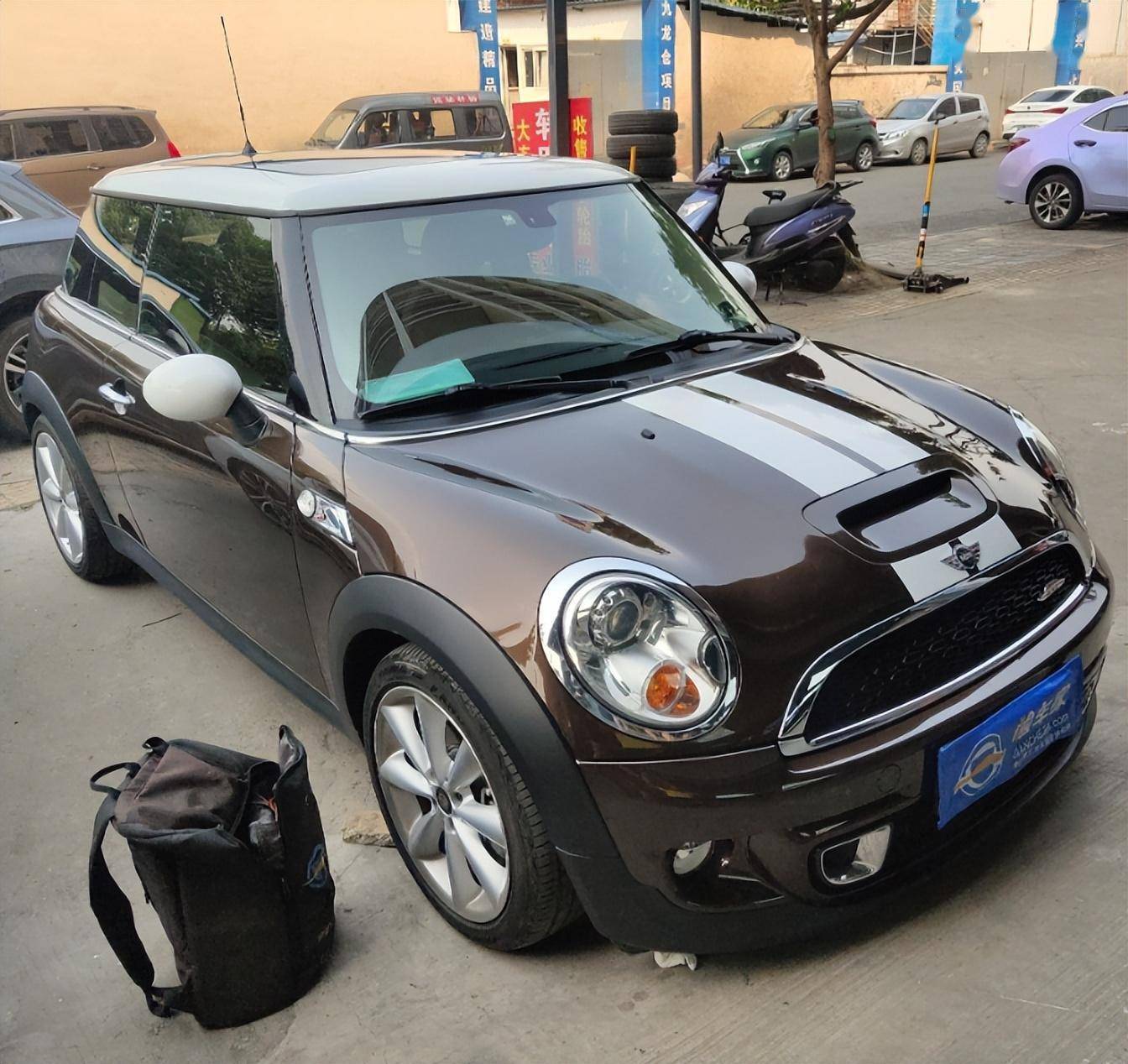 小巧精致惹人爱，一问价格卖10万，这辆十年前的MINI值不值？_搜狐网