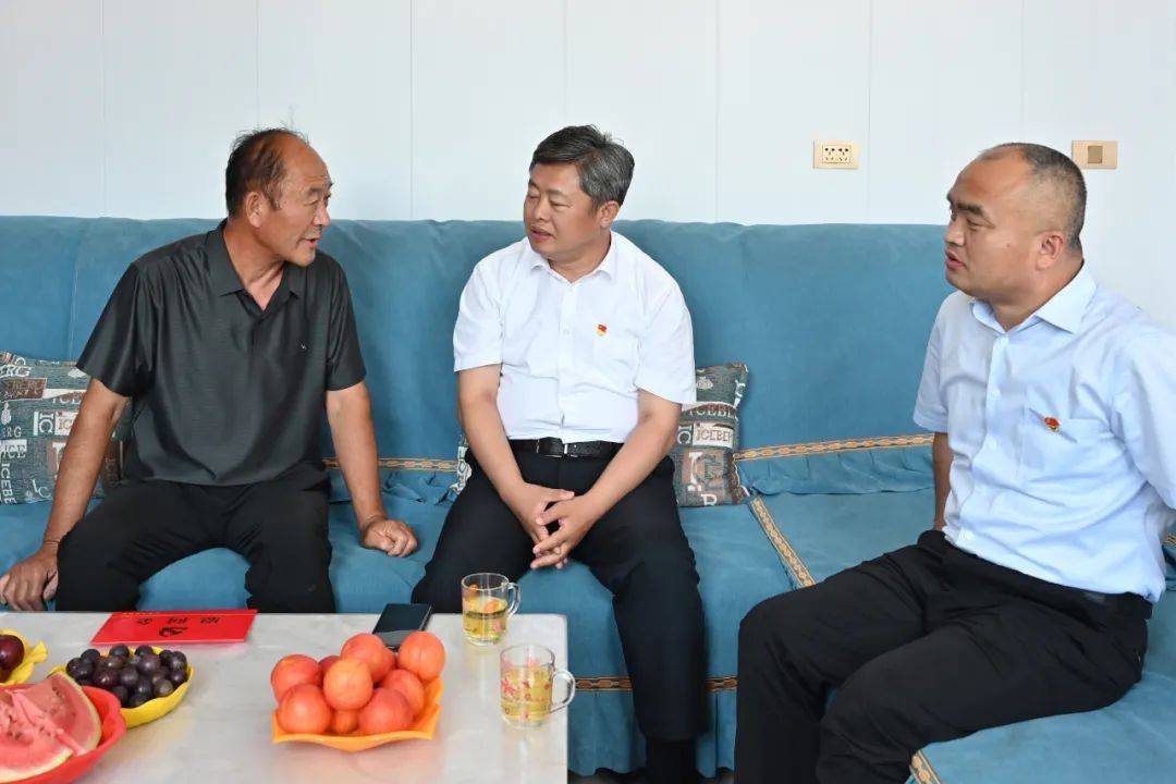 七一"到来之际,6月29日,祁县县委书记李军,县委常委,组织部部长张永彪