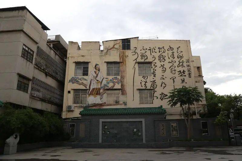 据《张槎陈氏族谱附图》所载,张槎村历史上至少曾建有37座祠堂,今尚有