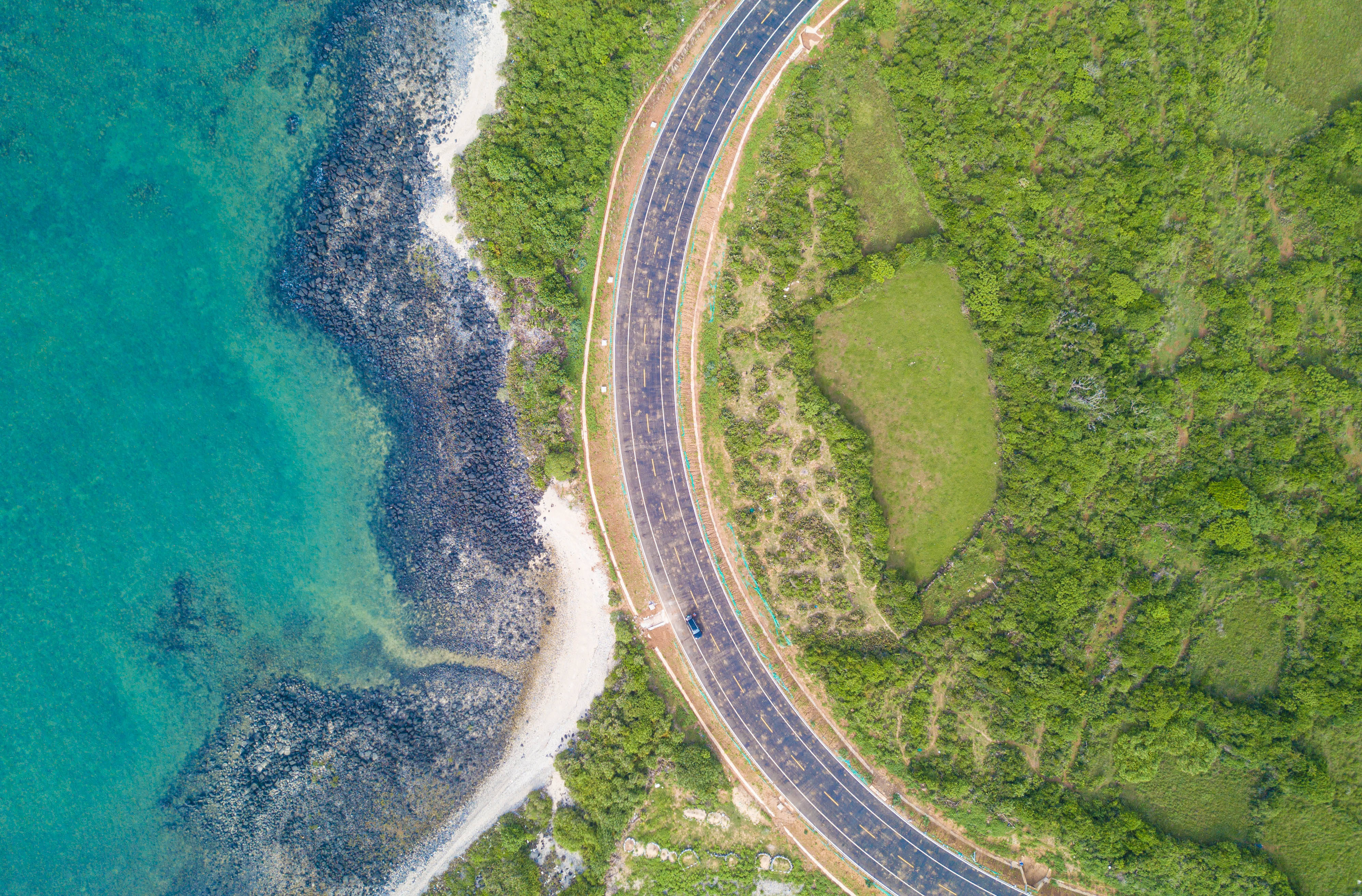 (经济)海南环岛旅游公路主线路基段建设完成