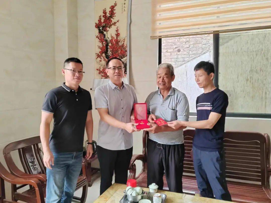 仑苍镇开展"七一"走访慰问活动_生活_英都_南安