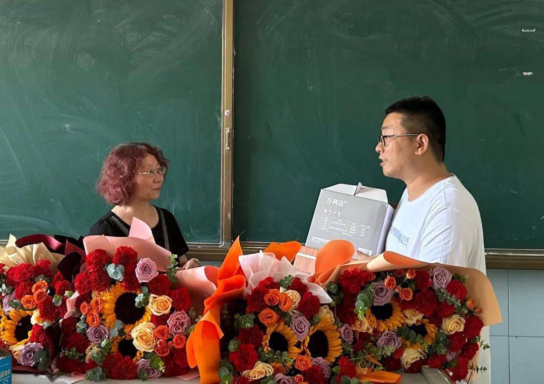 【校园新闻】"退休不褪色,离岗不离心"——邢台三中教育集团西校区