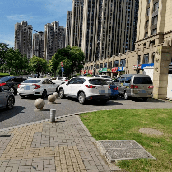 钱塘不文明现象曝光台 ⑮ | 机动车乱停放,人行道乱晾晒,占用消防通