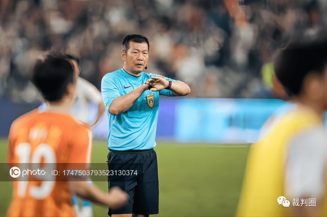 王哲(北京)深圳对阵武汉三镇,将由甄伟(天津)执哨,邢琦(浙江)担任var