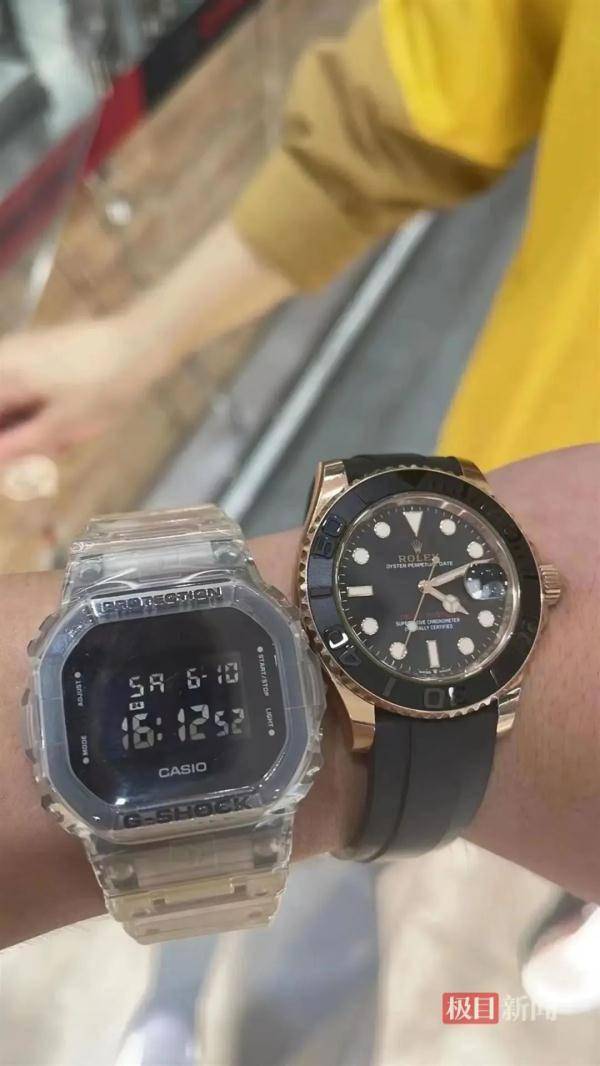 手表的表带缺少了折叠扣,表盘下部"swissmade"之间少了个细小的劳力士