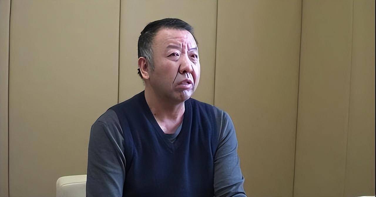 妻子于改香是恶名远播的"于姐",车子被贴罚单后用钱甩交警,黄继宗的