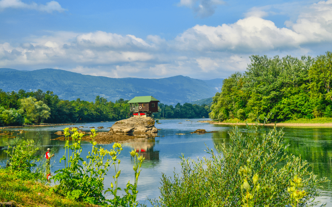 在塔拉国家公园穿越针叶林,打卡网红"孤独小屋"_塞尔维亚_云杉_河流