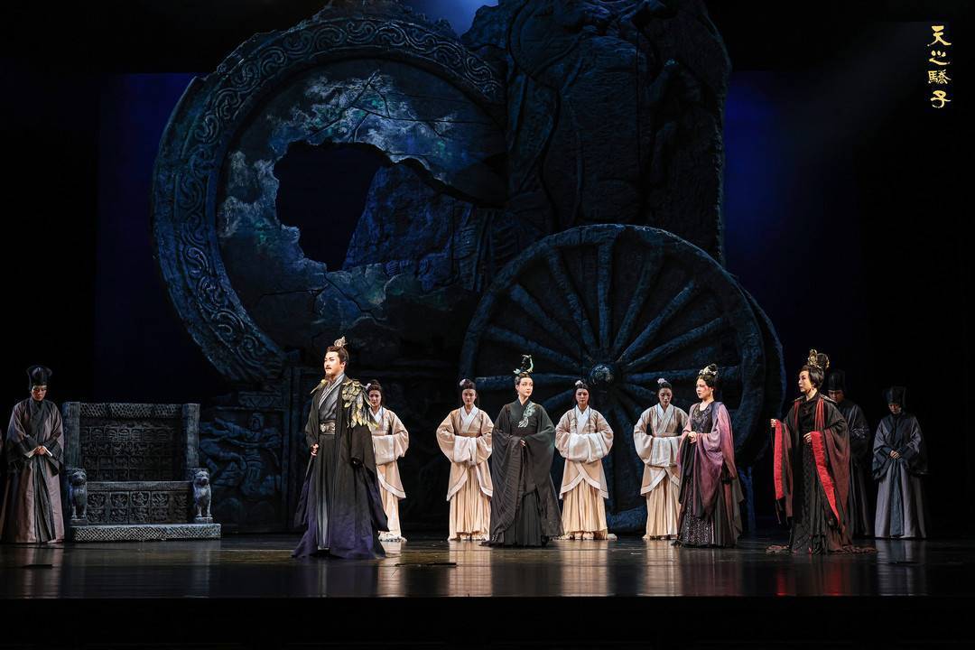 北京人艺新排话剧《天之骄子》首演_舞台_历史_定位