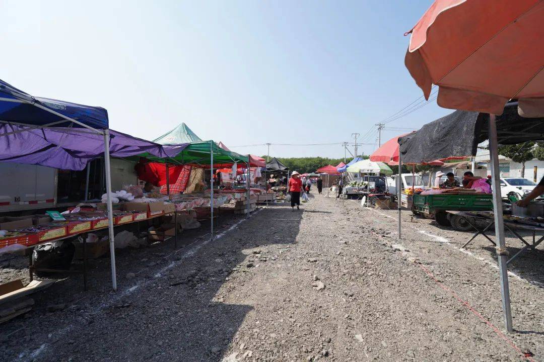 近日,通州区马驹桥镇西田阳村新开的集市吸引了大家的注意,周边村民或