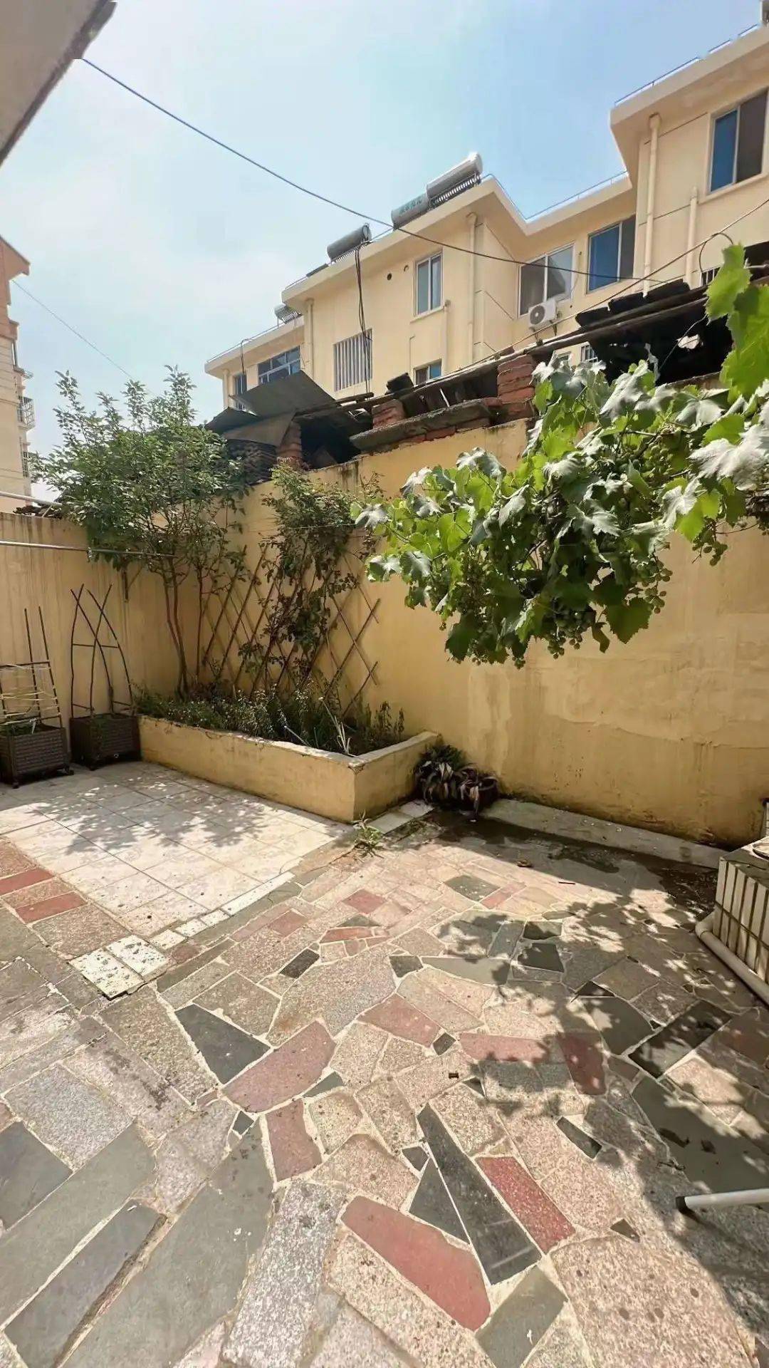 8万!新城东苑二区,3楼边户,精装修,超大厨房间,75.26平 车库!