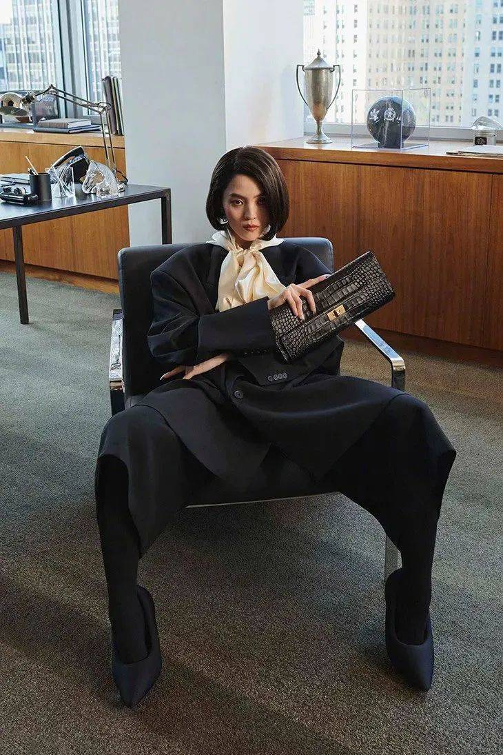 伊周星潮流丨韩素希要演丑女?_韩姐_black_all