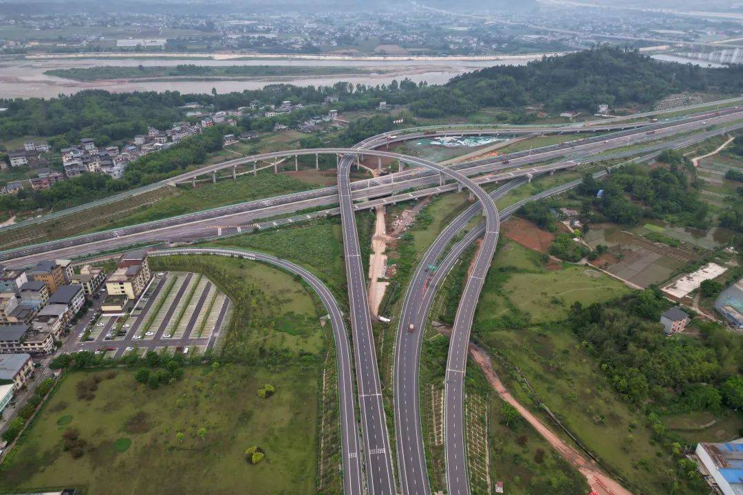 渐变段完成建设,成乐高速扩容乐山段主线全面通车!