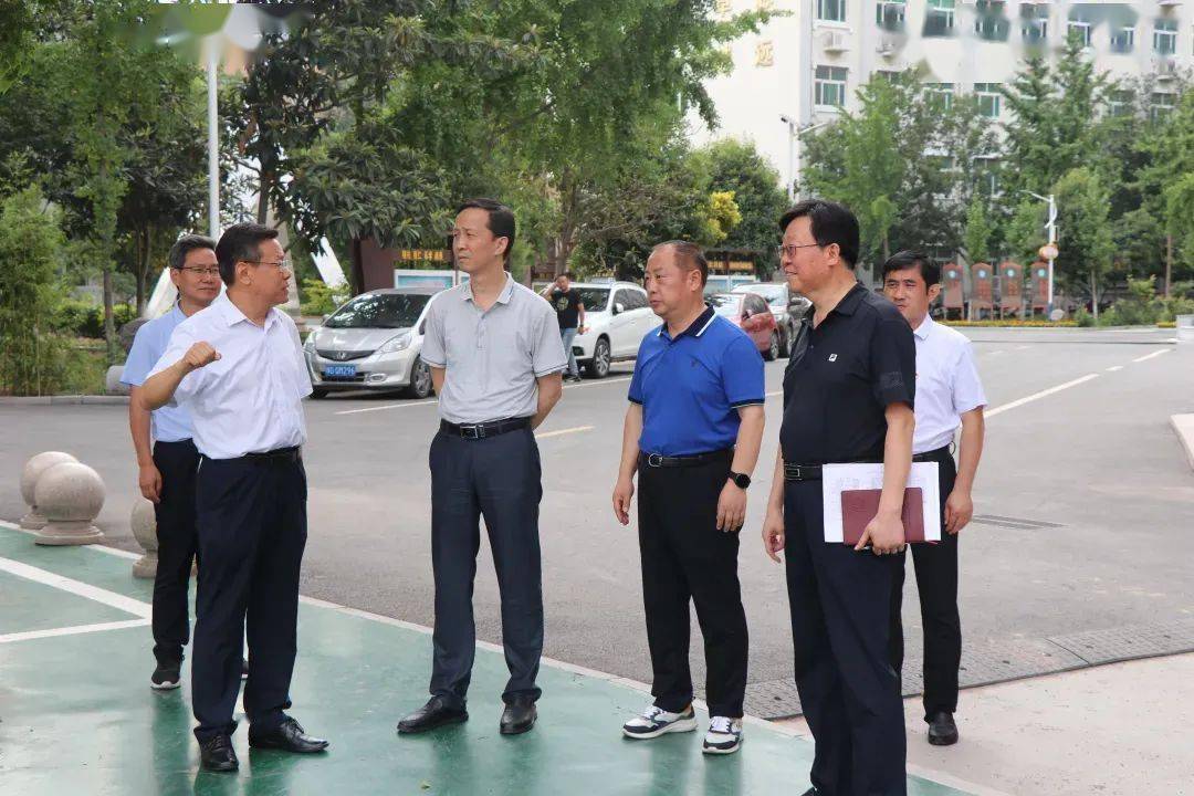 新乡市教育局党组书记,局长到新乡市第二中学调研_曹祖臣_市二中_情况