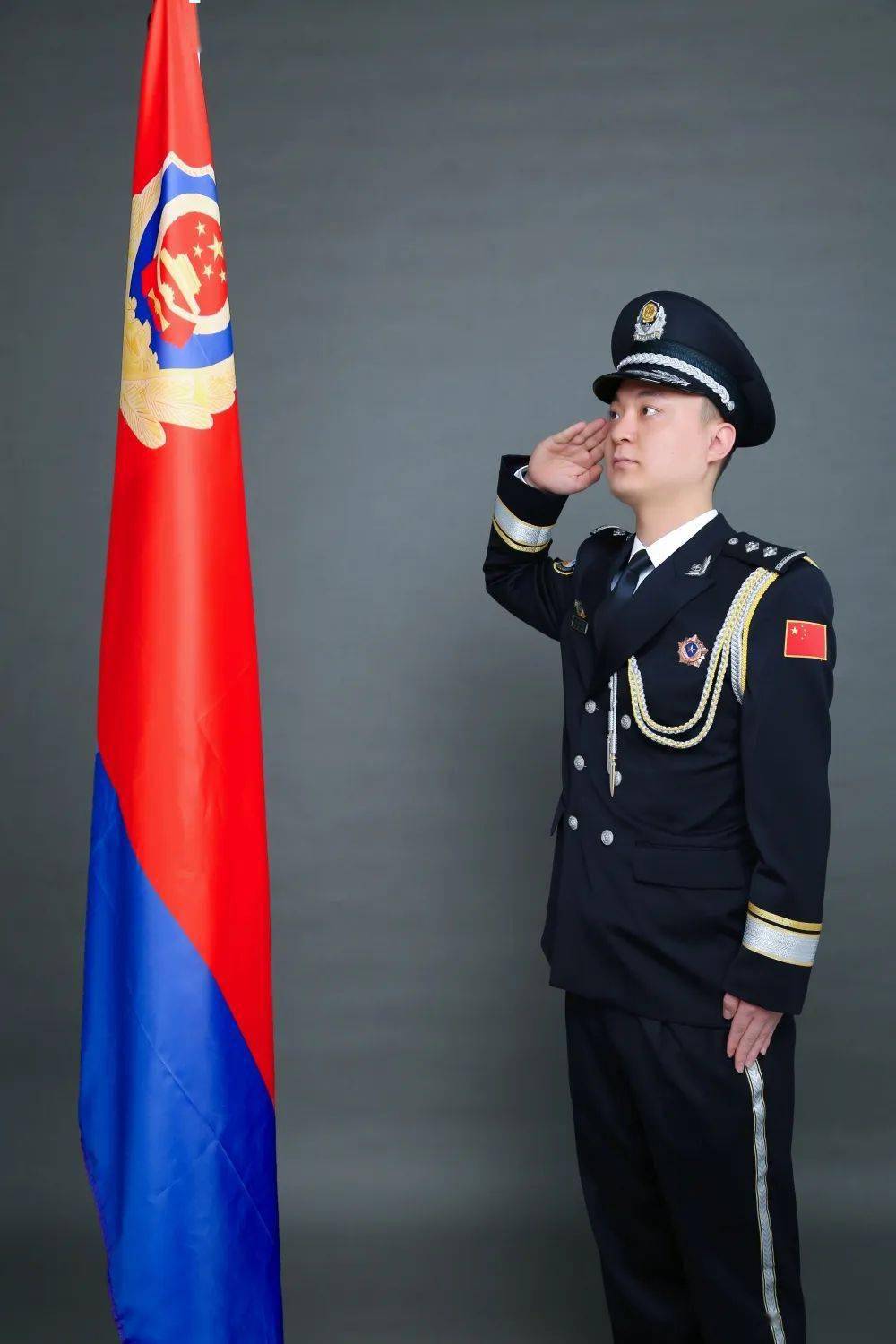 【警察故事】吴海强:奉献青春勇担当_肇事_高考_工作