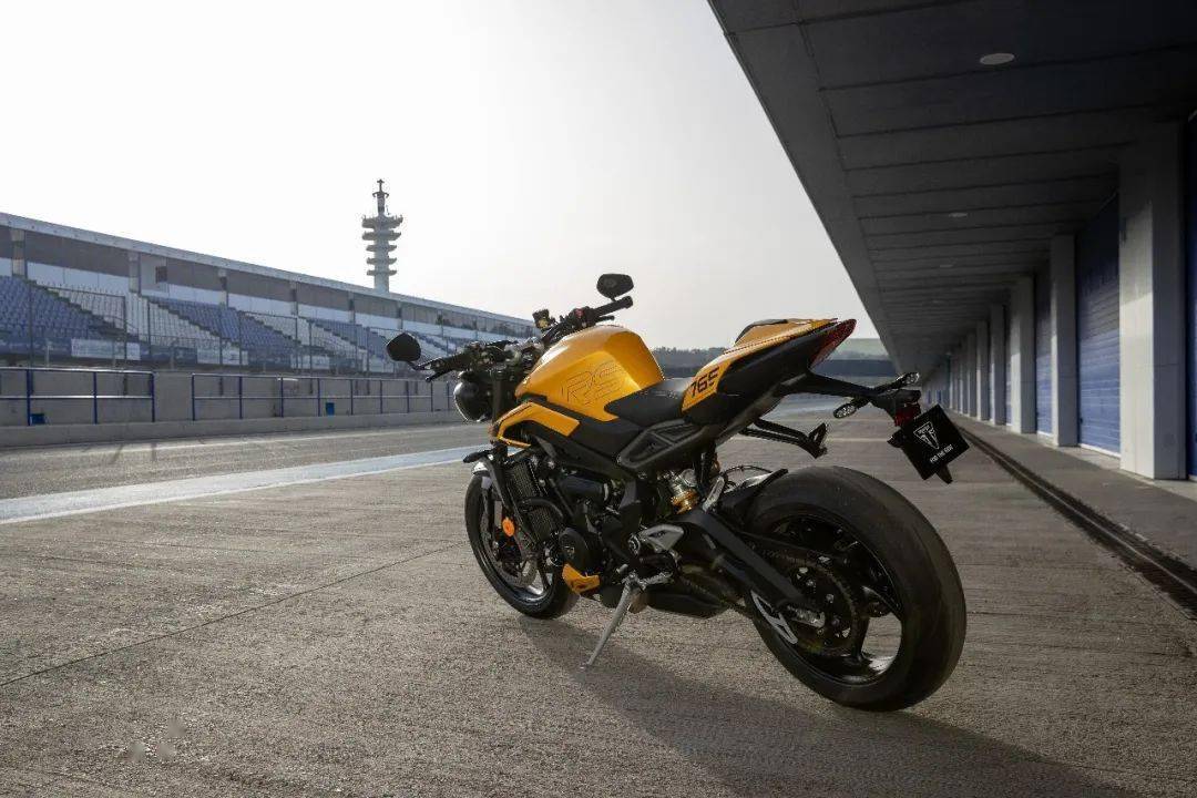 "青蛙王子"再升级,全新street triple 765车系发布,售价97895元起!