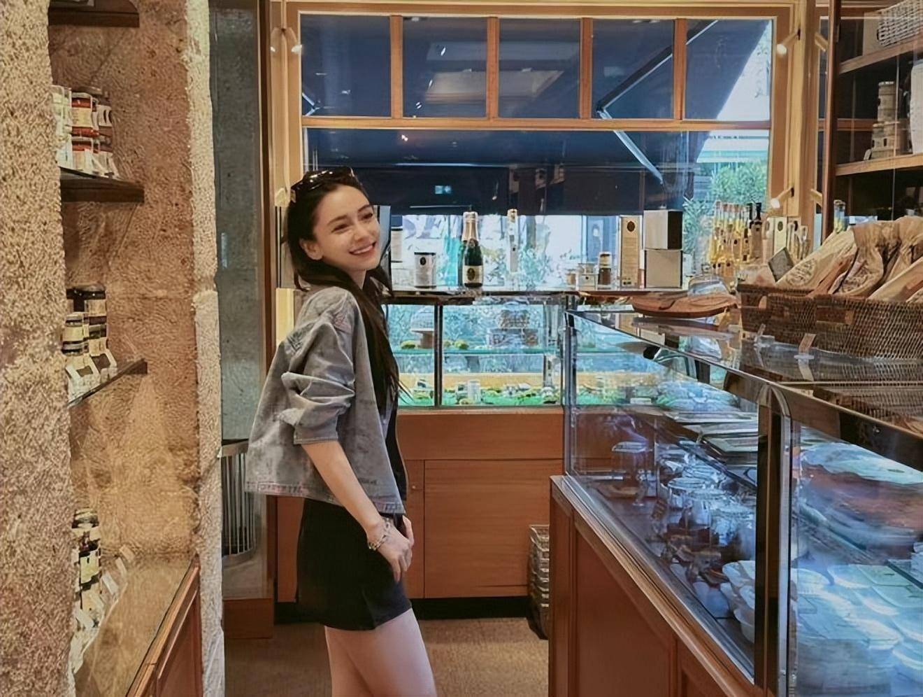 baby晒温婉生活照,温柔又甜美,被赞最美辣妈!_妈妈_带着_模样