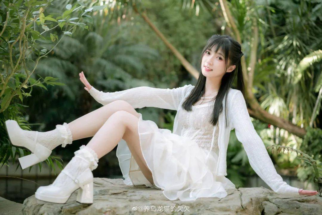 人像写真:阳光斑驳,白衣萝莉_coser-_摄影