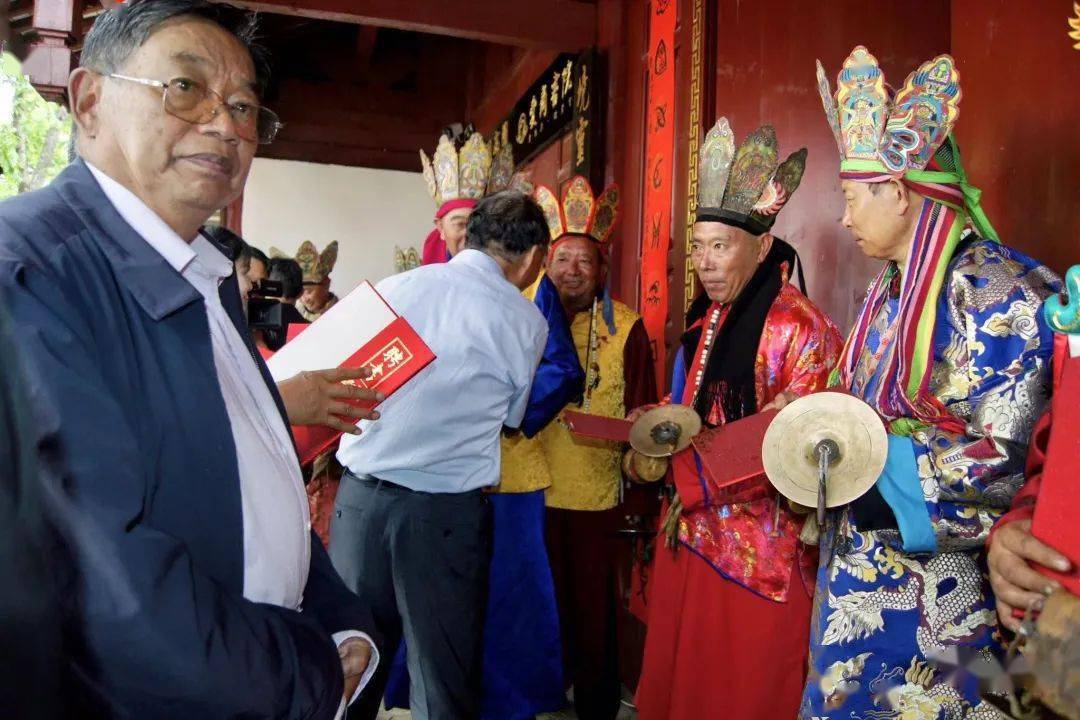 白庚胜为玉龙文笔东巴文化书院揭牌并担任名誉院长_纳西_兰心_民族