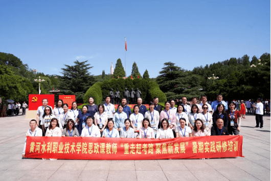 在开班仪式上,研修承办单位河北青年管理干部学院主任聂学东介绍了