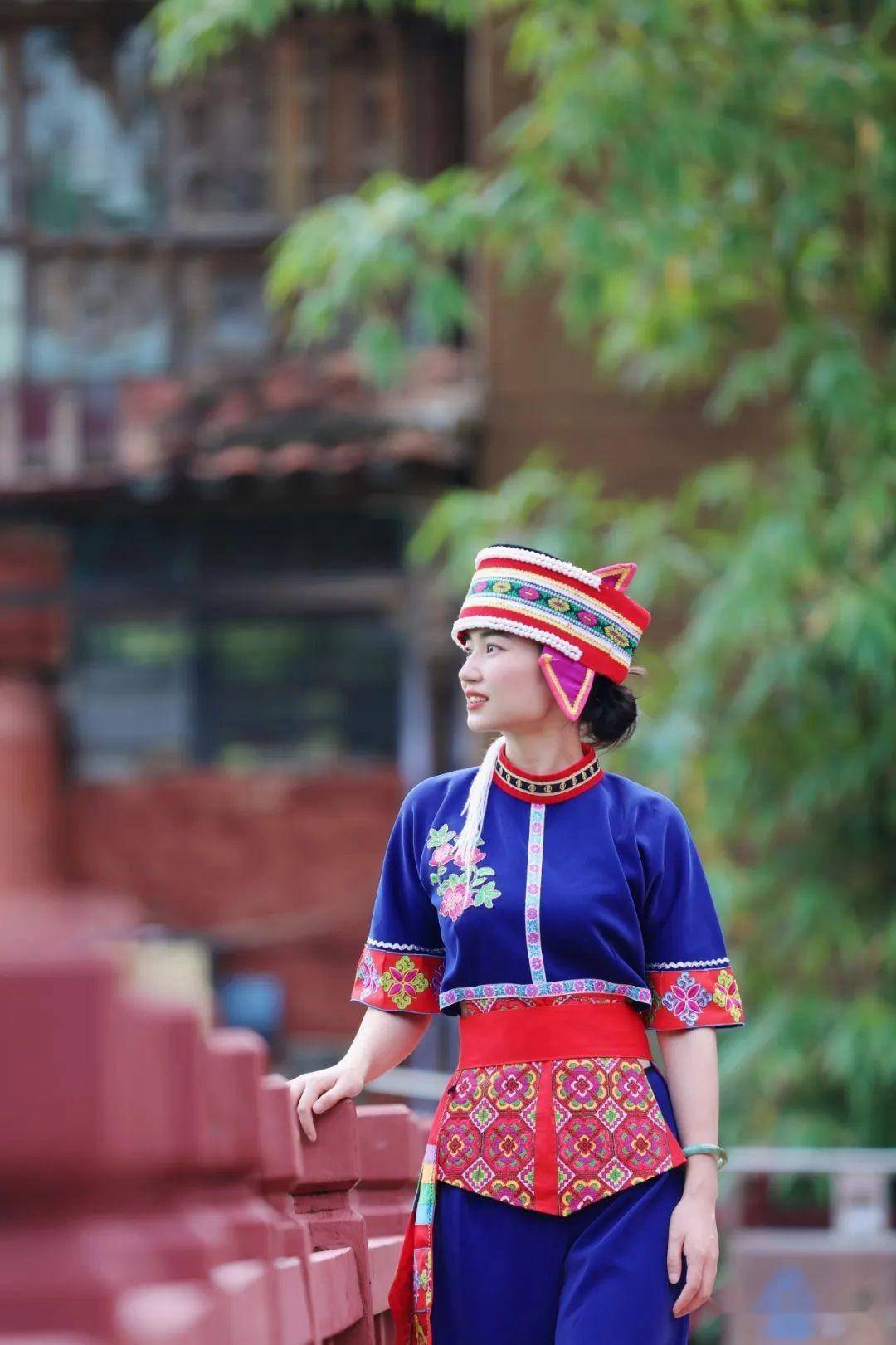 山州丘北县锦屏镇密纳村是南昆高铁上的一座三等站车站距离景区22公里